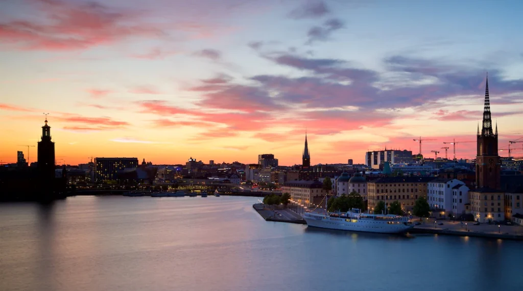 Sunset view of Stockholm from Monteliusvägen on Södermalm with City Hall and Riddarholmen
